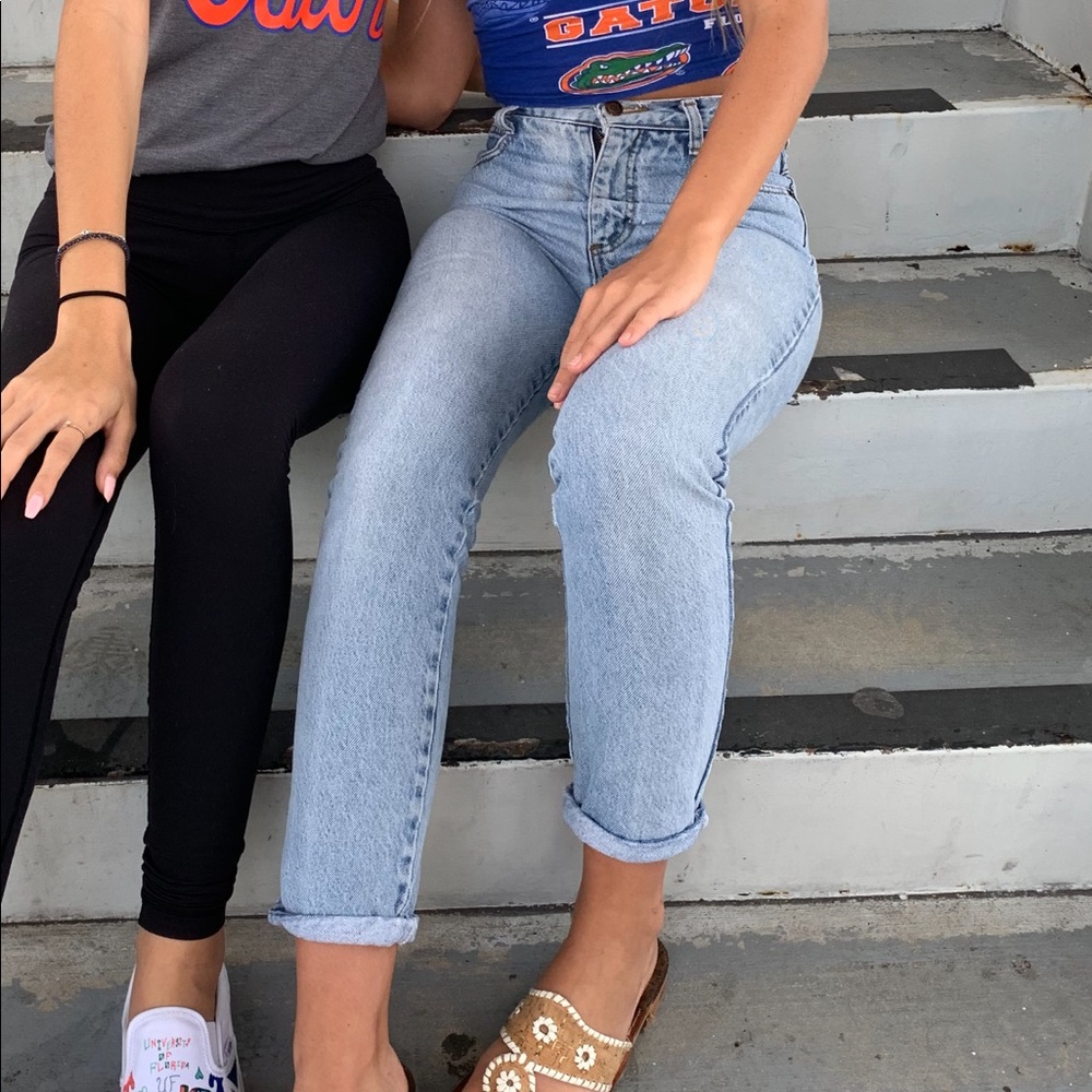 AWESOME mom jeans 🔥